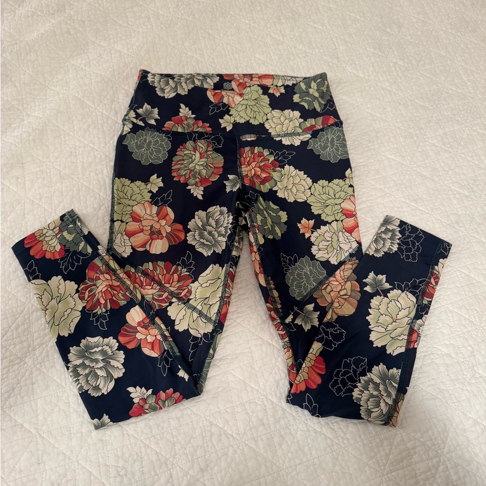 Sherpa Adventure Gear Dark Green Floral Leggings Size Small